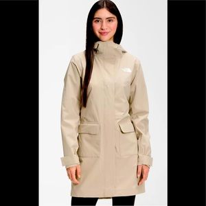 NEW WITH TAGS The North Face Women’s City Breeze Rain Parka II